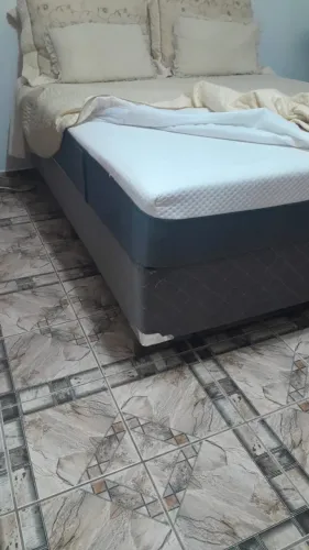 CAMA BOX COM COLCHÃO (EMMA), ÓTIMO ESTADO, PARA DESOCUPAR LUGAR