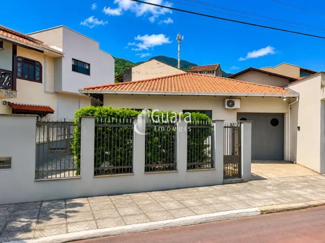 Casa para Venda em Jaraguá do Sul / SC no bairro Ilha da Figueira