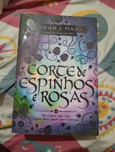Corte de Espinhos e rosas de Sarah J. Maas