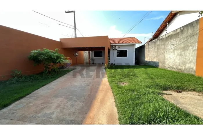 Casa de Esquina em Amplo Terreno de 336 m² com Energia Solar no Bairro Jardim São Cristóvã