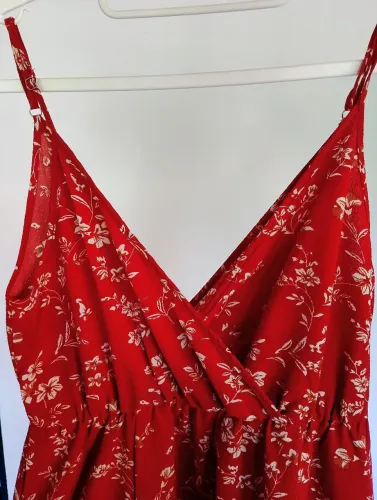 Vestido leve COM FENDA para qualquer ocasião