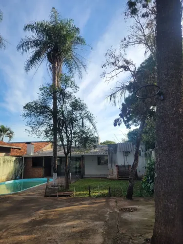 Casa com piscina, sauna e churrasqueira