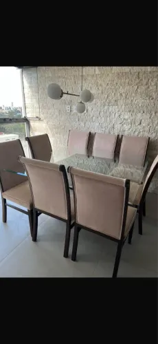 Mesa de vidro com 8 lugares