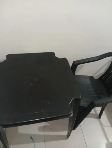Mesa e cadeira 