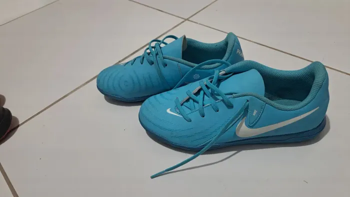 Chuteira Nike Socity