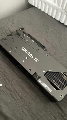 Placa de video Rx7600 Gigabyte triple fan
