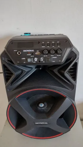 Caixa de som com aparelho de som Roadstar  e fonte de 12V tudo funcionando só testar