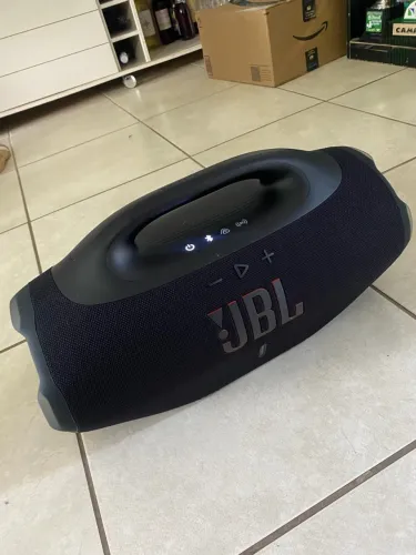 vendo caixa de som BOMBOX X4 1 mês de uso