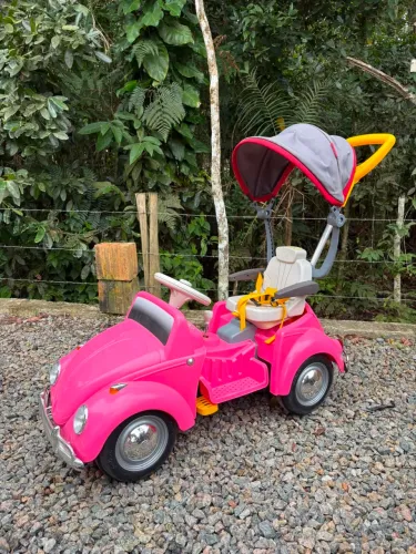 Carrinho de passeio 2 em 1 fusquinha rosa Poliplac