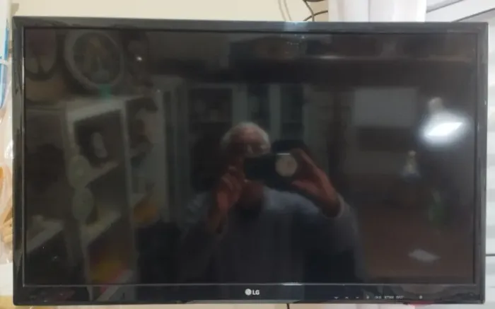 Vendo TV LG 32" perfeito estado (não é smart)