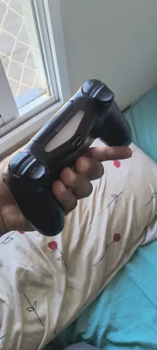 PS4 1 terá bite COM SSD um controle.