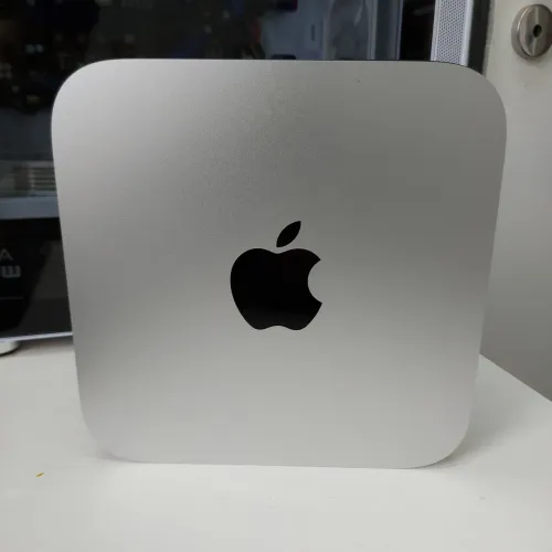 Mac mini i5, 4 GB de RAM e HD de 500 GB.<br>
