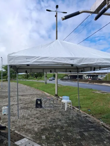 Uma tenda 3x3 lona branca 