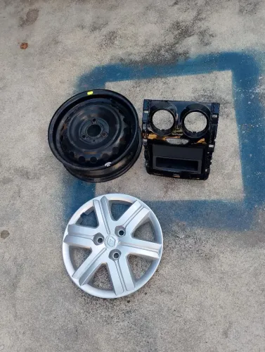 Conjunto de 4 calotas, 4 aros e mais uma peça extra