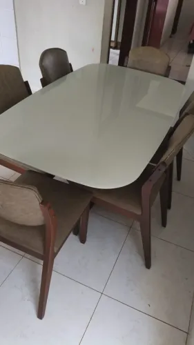 Mesa com 6 cadeiras