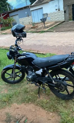 Vendo moto Fan 125 em dias só venda promoção 7.500 no pix está em santo Antônio do