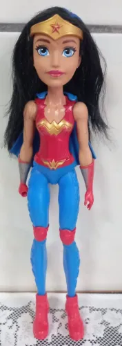 Boneca articulada Mattel DC Super Hero Girls Mulher Maravilha de 30 cm