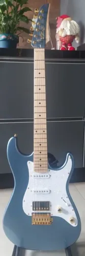 Guitarra SEIZI KATANA MUSASHI PELHAM BLUE GOLD