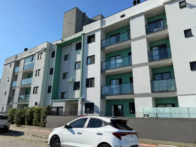 Excelente apto de frente semi novo, mobiliado, desocupado, com 2 dormitórios sendo 1 suíte