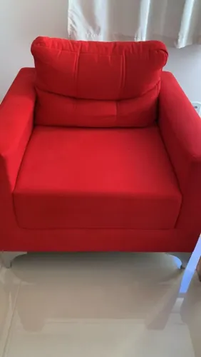 Poltrona para quarto, ou qualquer repartição da casa.