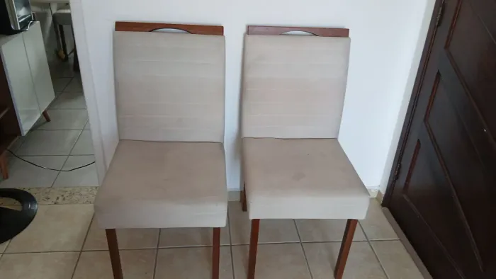 Vendo cadeiras em madeira
