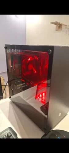 PC Gamer com monitor 165ghz