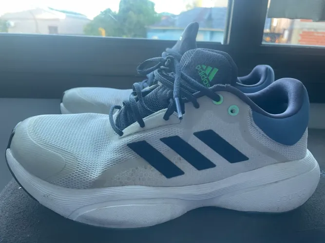 Tênis Adidas