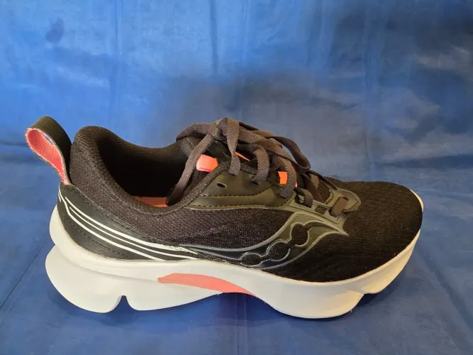 Tênis semi novo Saucony n39