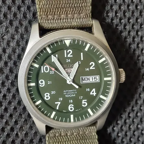 Relógio Seiko Série 5 militar