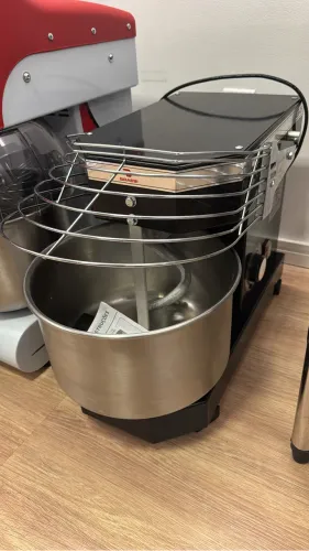 Amassadeira Espiral 5kg de massa pronta nova 