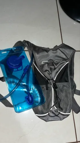 Mochila Camelbak OGGI 3Litros ideal para ciclismo, corridas e caminhadas 