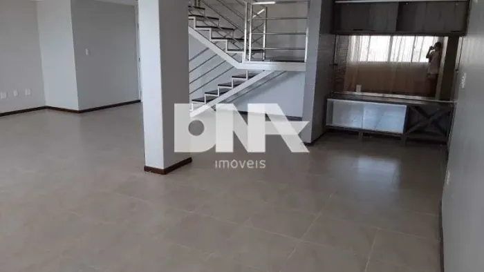 Cobertura : / Residencial / Intermares