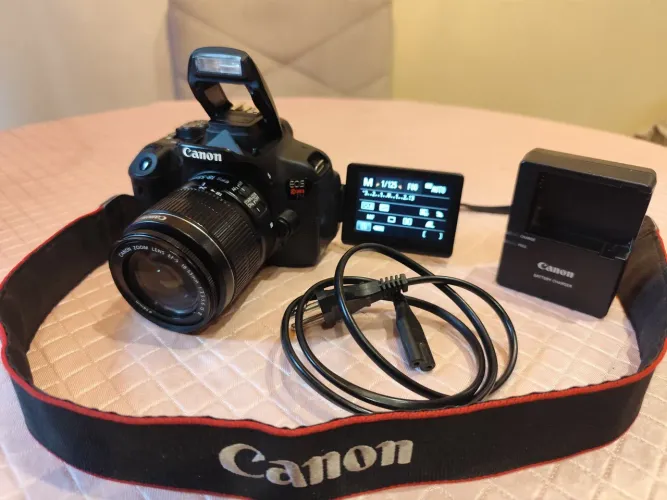 Camera Canon T5I e lente 18-55mm