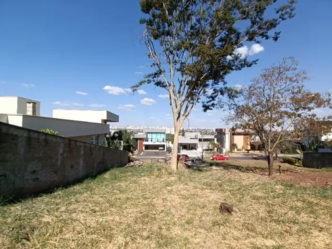TERRENO 482M² / CONDOMÍNIO PORTAL DO SOL MENDANHA