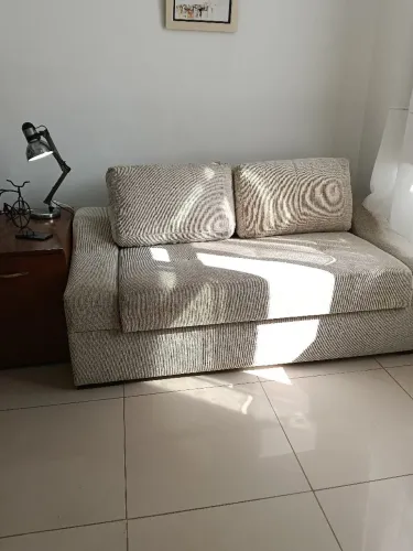 Sofá cama com capa de algodão peletizado branco