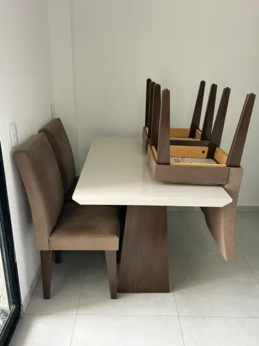 Mesa de jantar (sem as cadeiras)