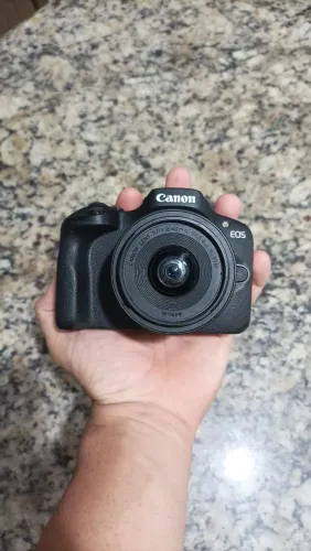 Câmera Canon EOS R100