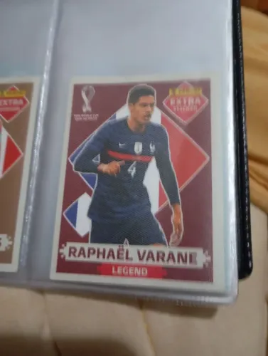 Legend bordo da copa de 2022 do jogador Raphael varane
