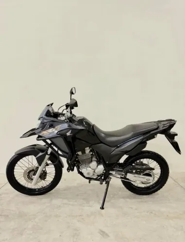 VENDO XRE 300 2023