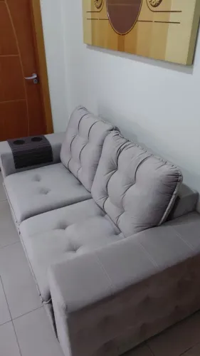 Sofá 2 e 3 lugares semi novos 7 meses de uso.