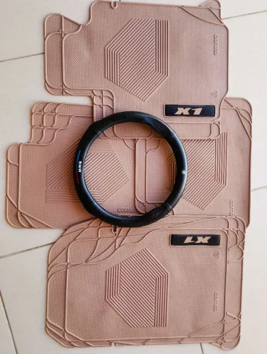 Par de Tapetes BMW X1 (Colluci) + Capa de Volante BMW - Praticamente Novos