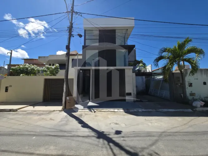Ampla casa com seis quartos, quatro suítes e 280 m² à venda no bairro Aruana, a poucos min