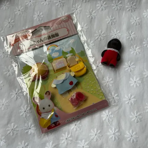 Toupeira e conjunto roupa para bebê Sylvanian Families 