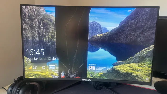 Monitor gamer curvo para retirada de peças