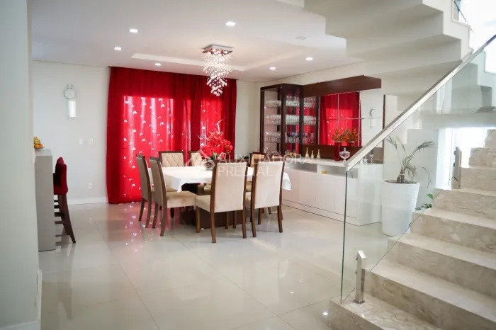 Excelente casa em condomínio