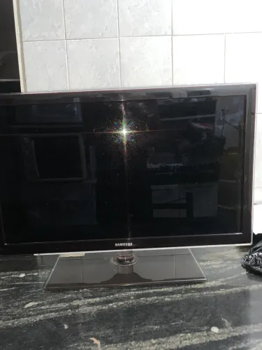 Tv Samsung UN32C5000(valor negociável) ela está com um probleminha na saída de som..