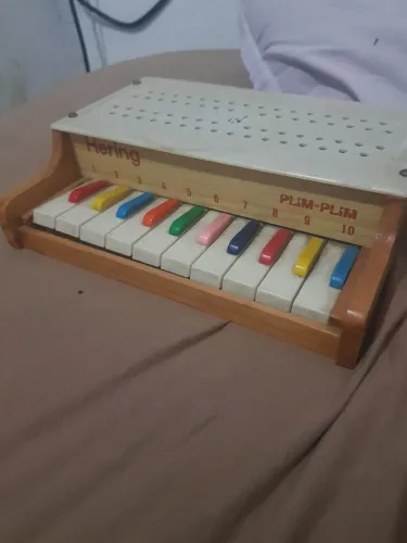 Mini piano decada de 70 e 80 da Hering Completo e funcionando
