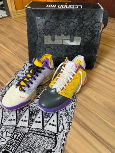 LeBron XIX (19) - Seasonal Cores do Lakers
