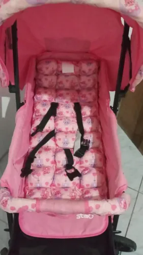 Carrinho de bebê menina.