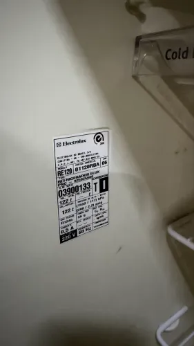 Frigobar Electrolux RE120 - 122L - 220V